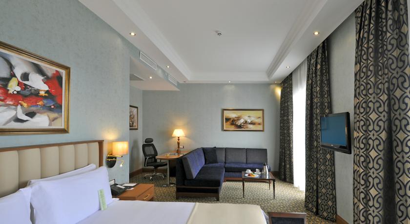 Wellborn Luxury Hotel