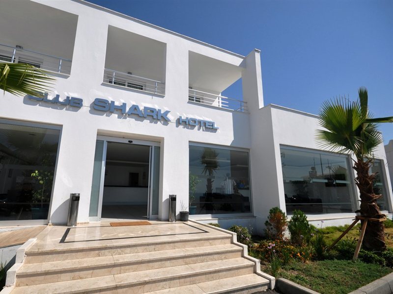 Club Shark Hotel