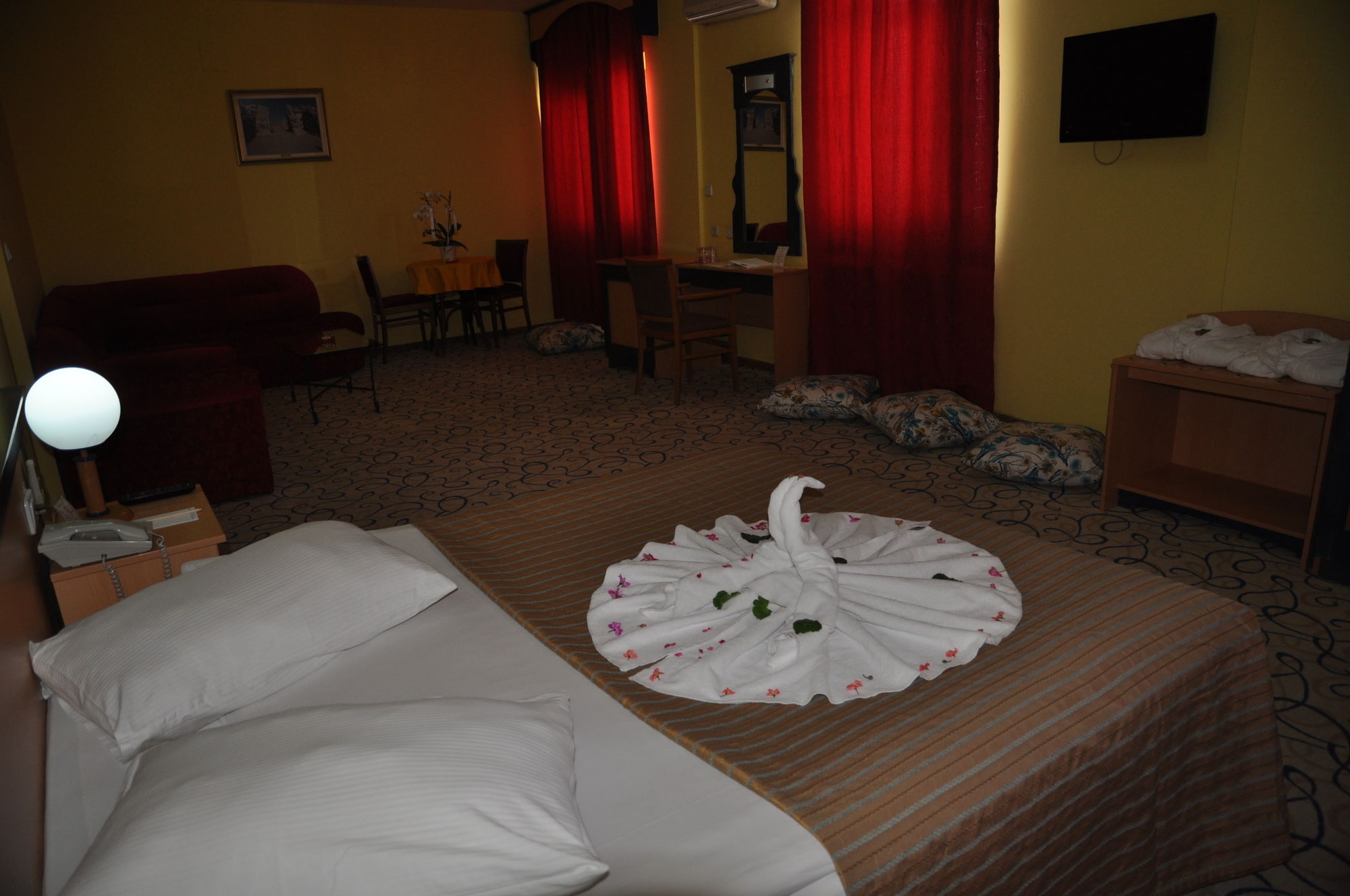 Tassaray Hotel