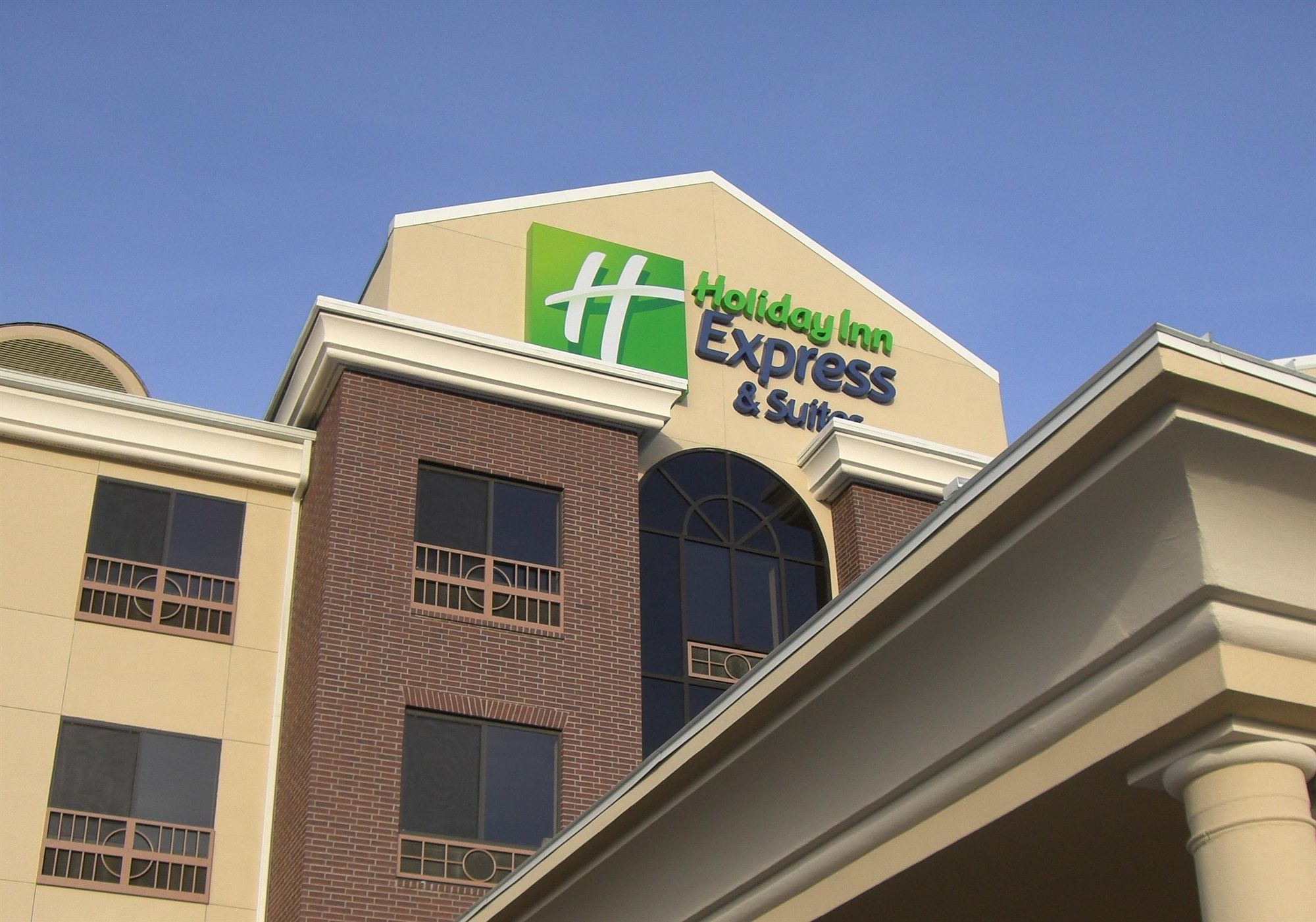 Holiday Inn Express & Suites Youngstown West I 80, an Ihg Hotel