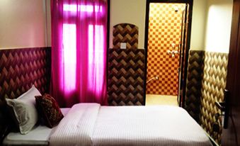 Hotel Crown - Housity