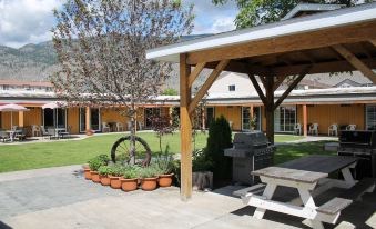 Sahara Courtyard Inn & Suites Osoyoos