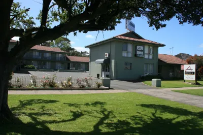 Eight Spence Hotels in Warrnambool