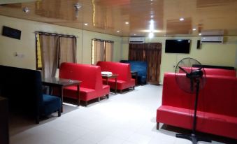 Hotel De Zews - Housity