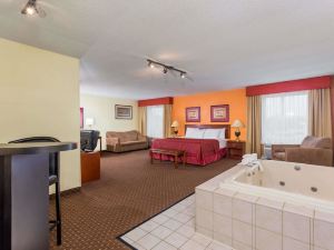 Days Inn & Suites by Wyndham Bloomington/Normal IL