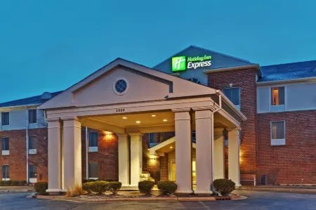 Holiday Inn Express & Suites Chicago-Algonquin
