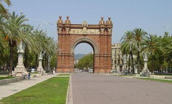 Serennia Cest Apartamentos Arc de Triomf