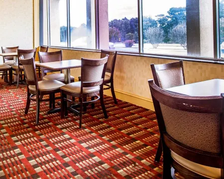 Quality Inn University Area Отели рядом с достопримечательностью «Трой Паркс энд Рекреэйшен»