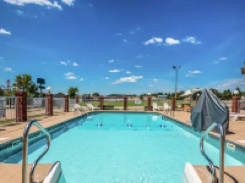 Quality Inn & Suites Mountain Home North Hotels in Baxter County