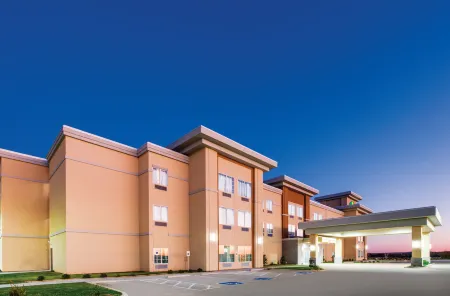 La Quinta Inn & Suites by Wyndham Weatherford OK Отели в г. Кастер