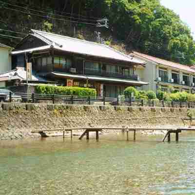 川湯温泉 亀屋旅館 Hotel Exterior