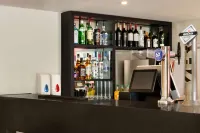 Ramada by Wyndham Chorley South - Bar