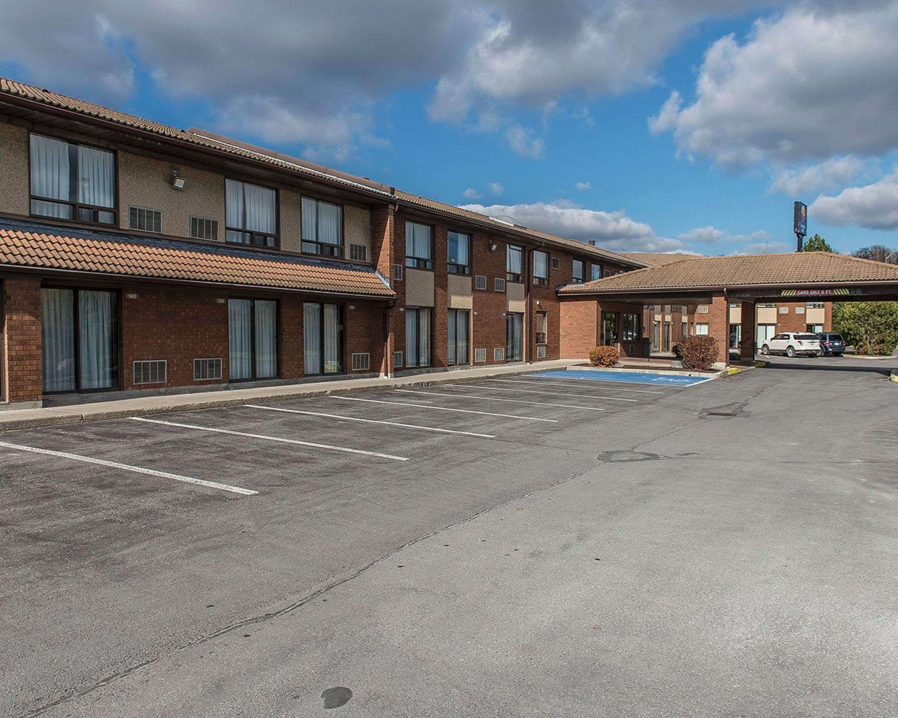 Comfort Inn Highway 401