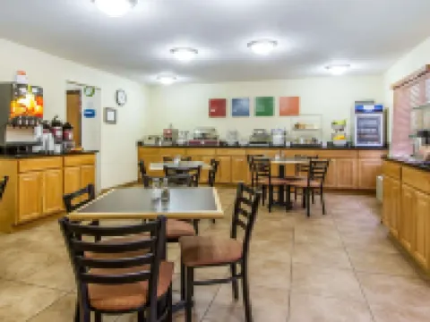 Quality Inn Macomb Near University Area Hotels in Macomb