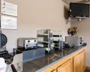 Econo Lodge - breakfast