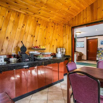 Rodeway Inn & Suites Brunswick Near Hwy 1