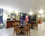 Rodeway Inn 노크로스 호텔