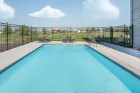 Sonesta Essential Hotels & Suites Kansas City Blue Springs - Pools