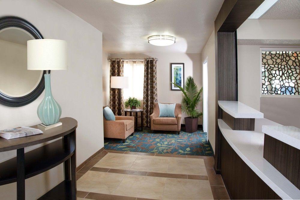 Holiday Inn Express & Suites Lenexa - Overland Park Area, an Ihg Hotel