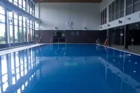Macdonald Forest Hills Hotel & Spa - Pools