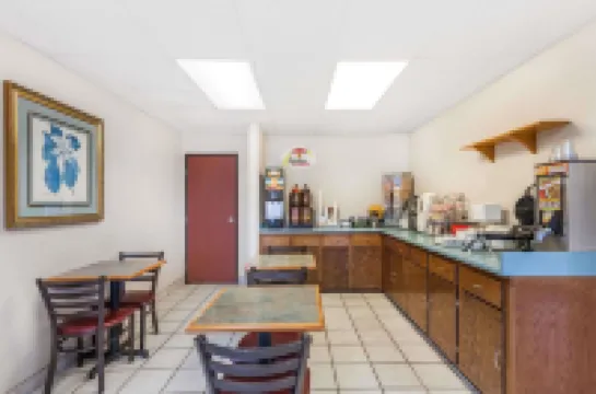 Super 8 by Wyndham Conway