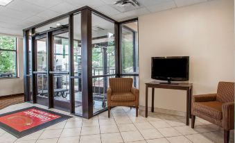 Econo Lodge Inn & Suites Fairgrounds