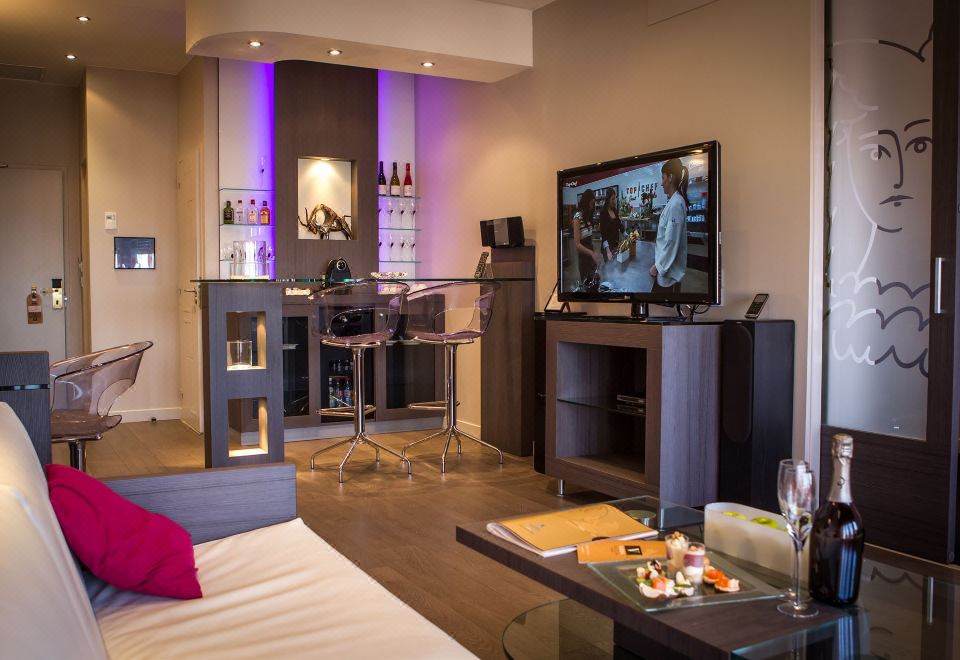 3. 호텔 & 스파 ..