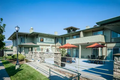 Plaza Inn & Suites at Ashland Creek Hotel dekat Music Building
