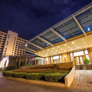 Chiangmai Grandview Hotel & Convention Center Отели рядом с достопримечательностью «Чиангмайский университет»