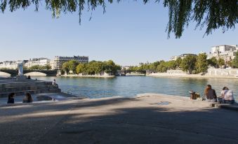 1. Hôtel du..