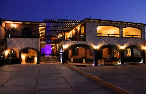 柏爾納別墅酒店