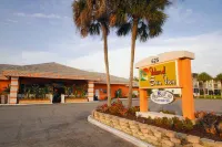 Island Sun Inn & Suites - Venice, Florida Historic Downtown & Beach Getaway Hotel berhampiran Venice Municipal Airport