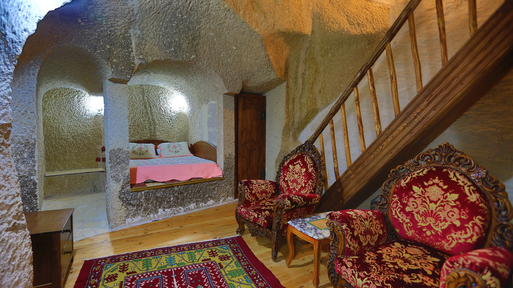 Holiday Cave Hotel