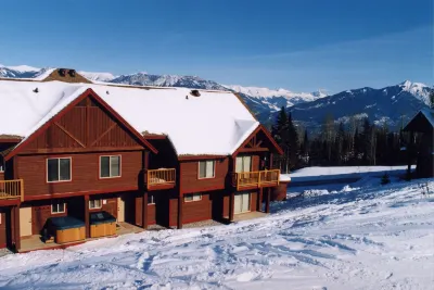 Whispering Pines Hotels near Golden Museum and Archives