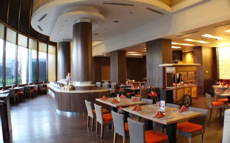 Hotel Santika Pandegiling - Surabaya