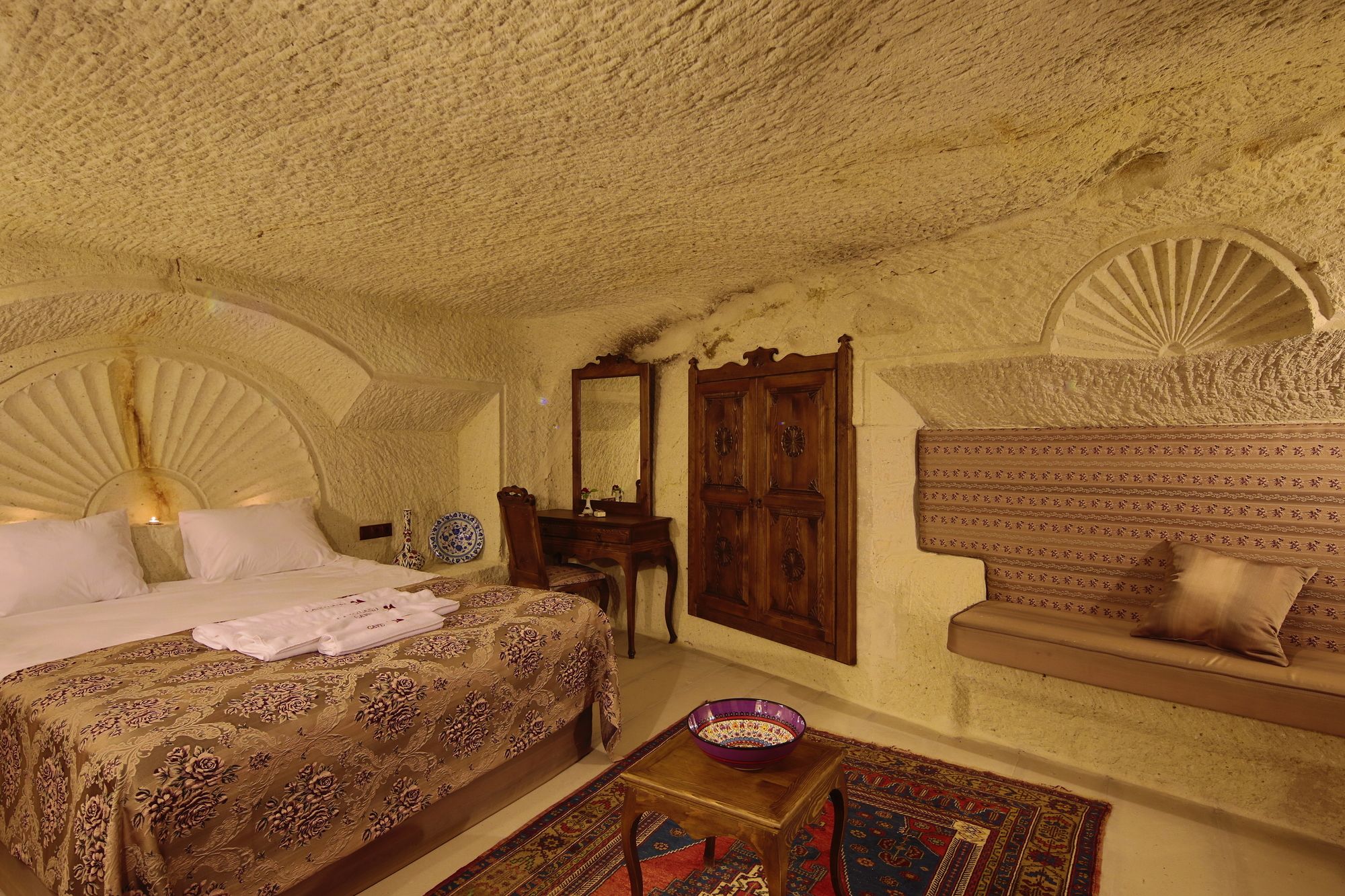 Fairyland Cave Hotel