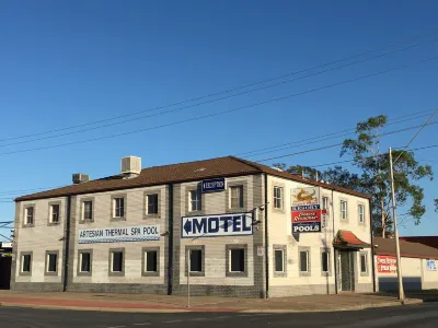 The Phoenix Artesian Spa Resort and Accommodation Hotel a 
