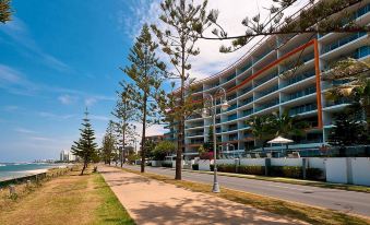 Silvershore Apartments on the Broadwater