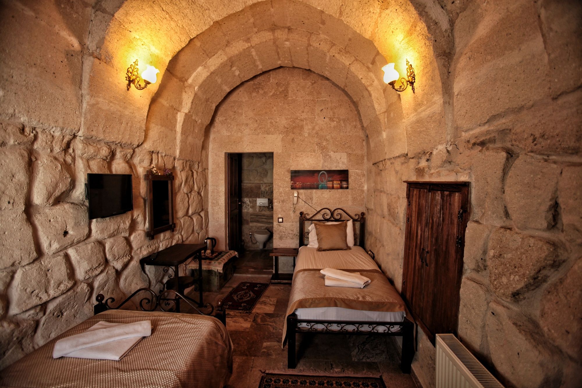 Emit Cave Hotel