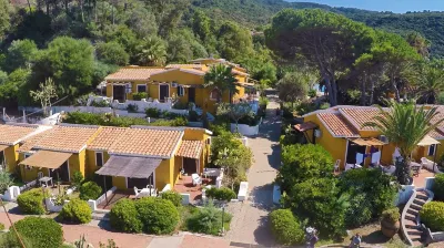 Baia Paraelios Resort فنادق في Parghelia