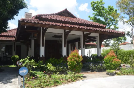 Sadinah Sahid Josodipuro Hotel