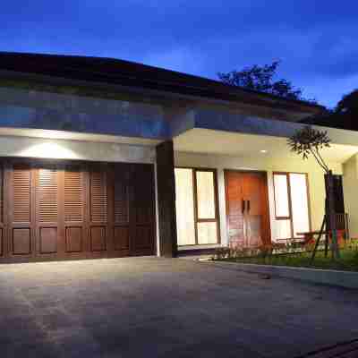 Cempaka 2 Villa 6 Bedrooms with a Private Pool Hotel Exterior