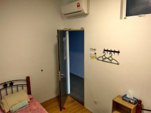 Moon Eleven Hostel Near KLIA & KLIA2