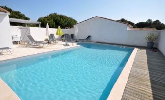 House with 2 Bedrooms in Le Bois-Plage-en-ré, with Pool Access, Furnis