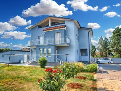 Apartments Dragica 1251 Hotels near Fazana