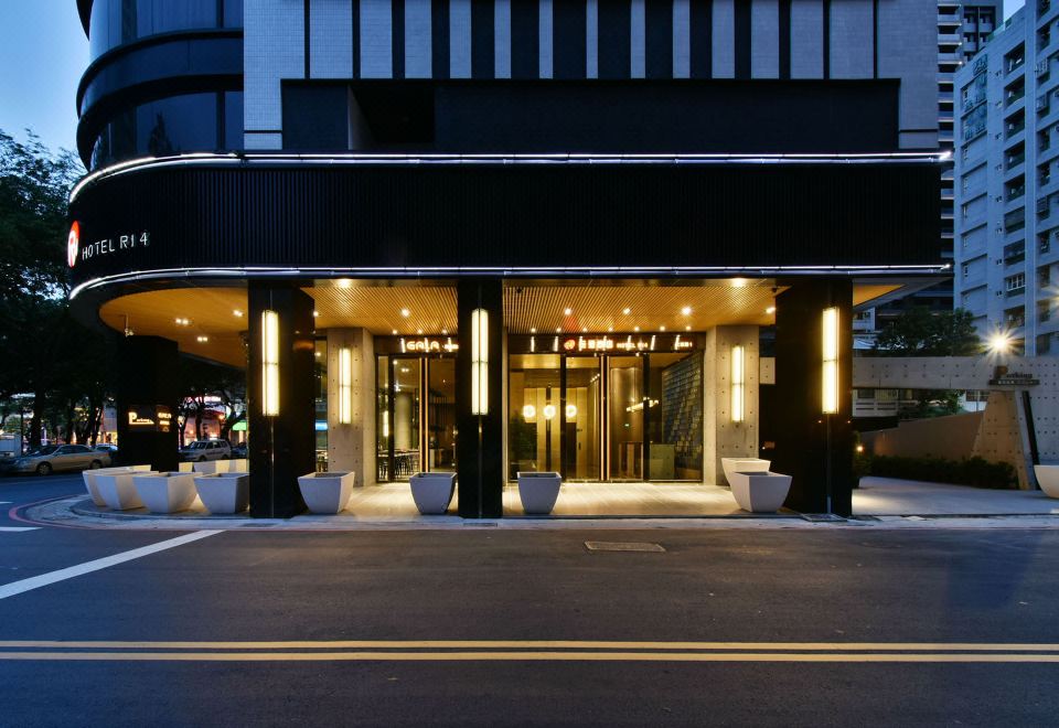 호텔 R14의 깔끔한 객실 인테리어