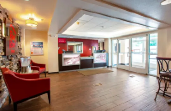 Seasons Inn Traverse City - parking