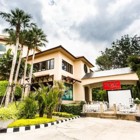 The Hill Hotel (Pakchong Landmark)