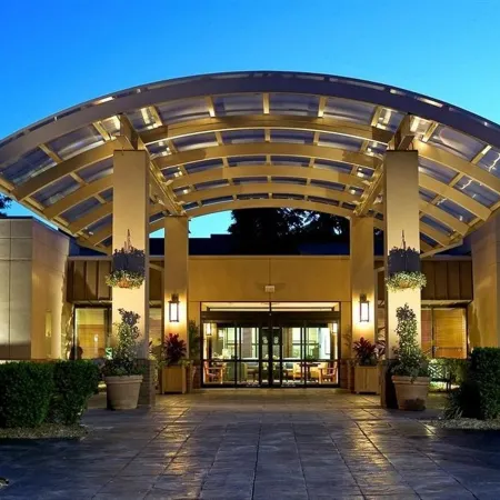 Sheraton Milwaukee Brookfield Hotel