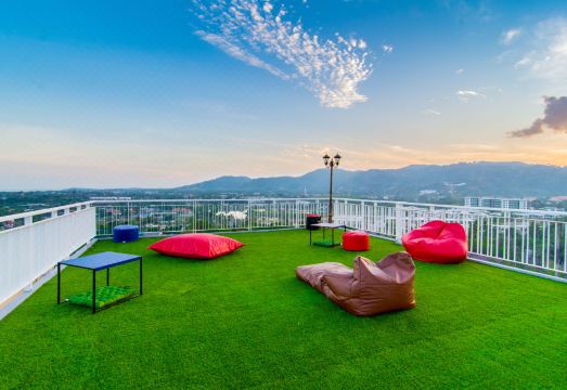 2. 더 블루 호텔..